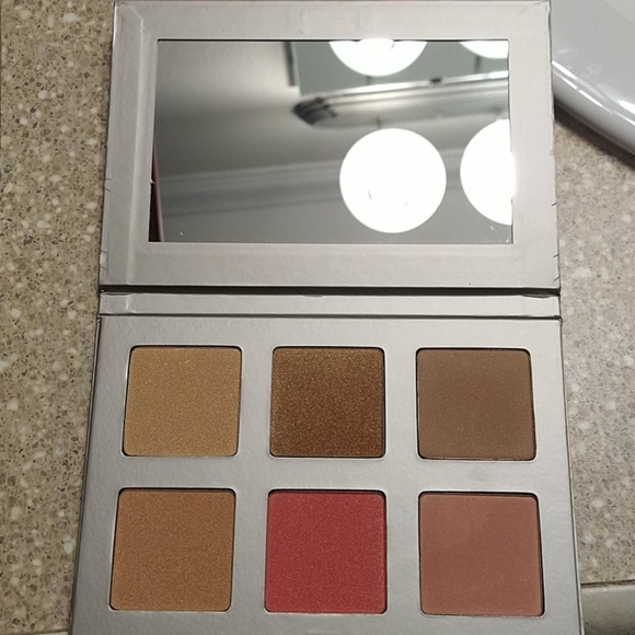Iconic London blaze chaser face palette - Picture 1 of 2